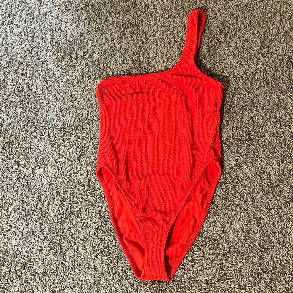 Good American Red ribbed one shoulder swimsuit